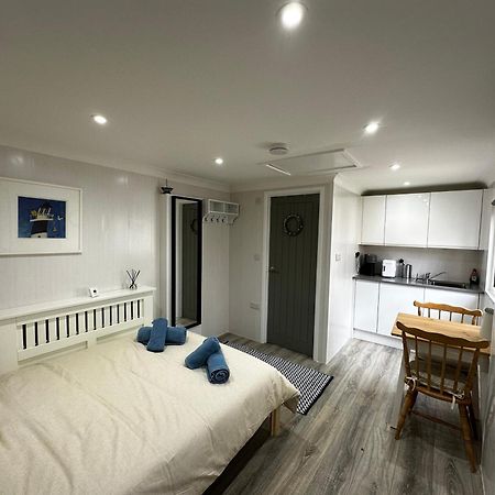 Peaceful Southbourne Studio - Pets Welcome Μπόρνμουθ Εξωτερικό φωτογραφία
