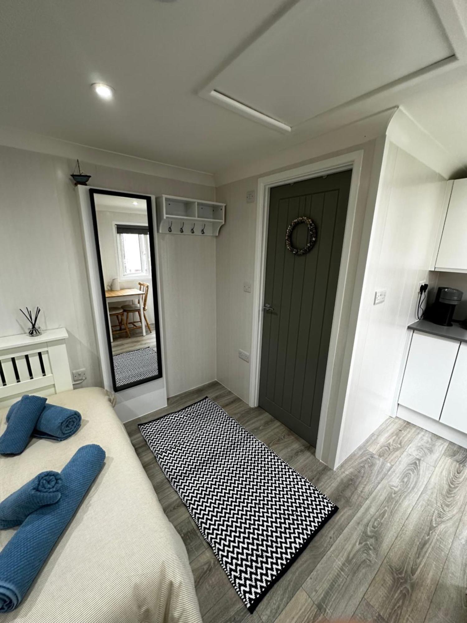 Peaceful Southbourne Studio - Pets Welcome Μπόρνμουθ Εξωτερικό φωτογραφία
