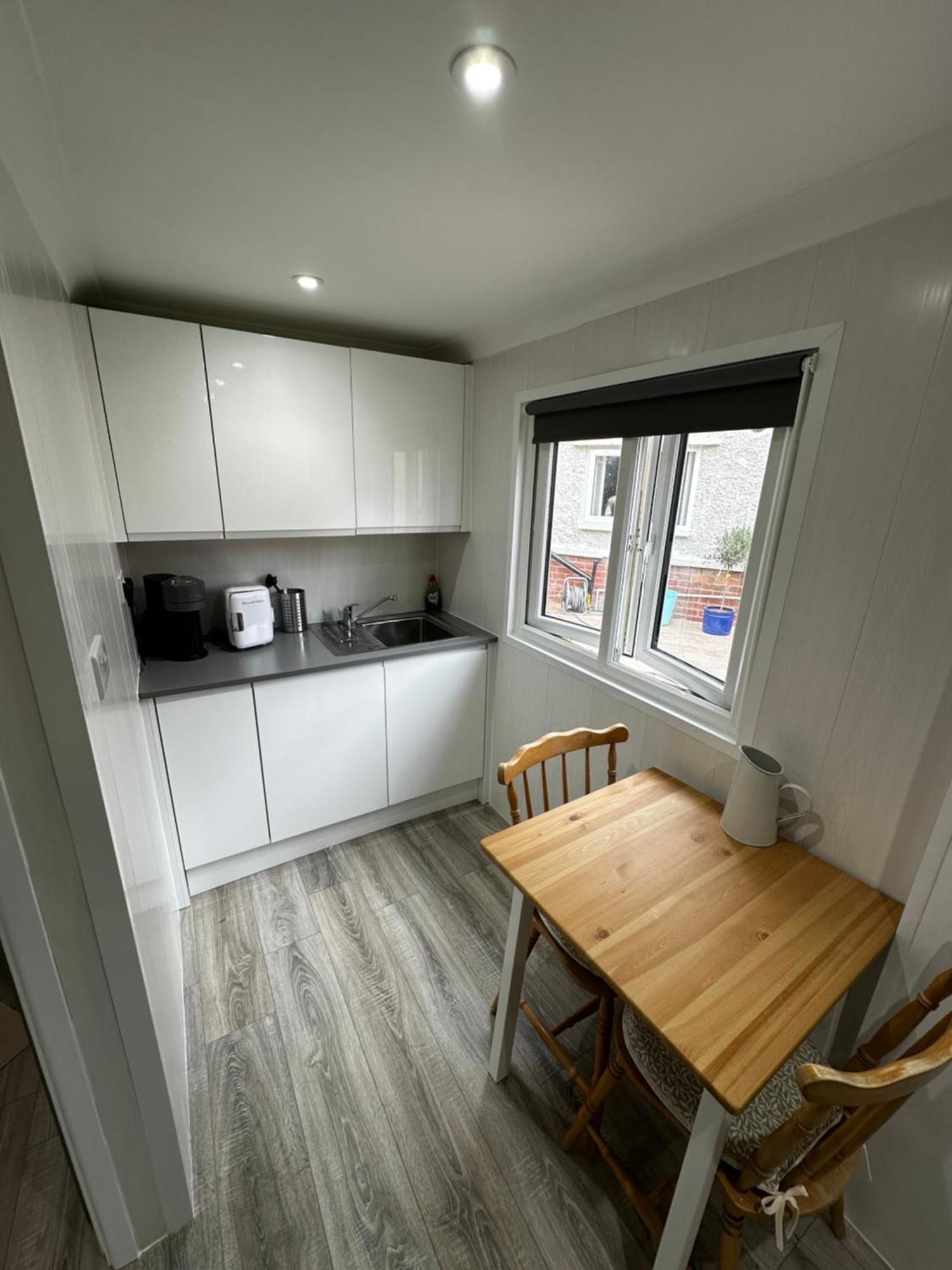 Peaceful Southbourne Studio - Pets Welcome Μπόρνμουθ Εξωτερικό φωτογραφία