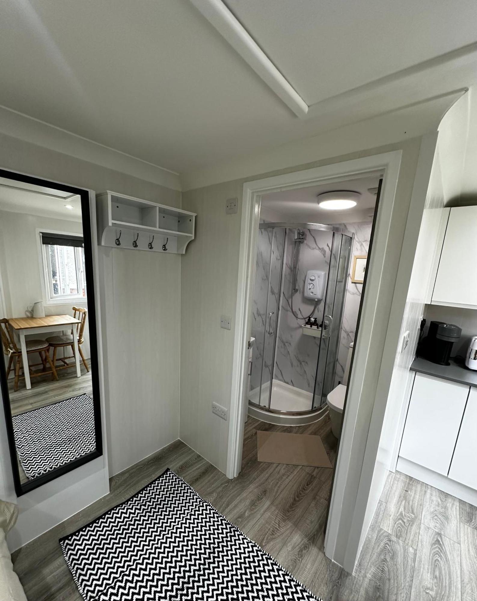 Peaceful Southbourne Studio - Pets Welcome Μπόρνμουθ Εξωτερικό φωτογραφία